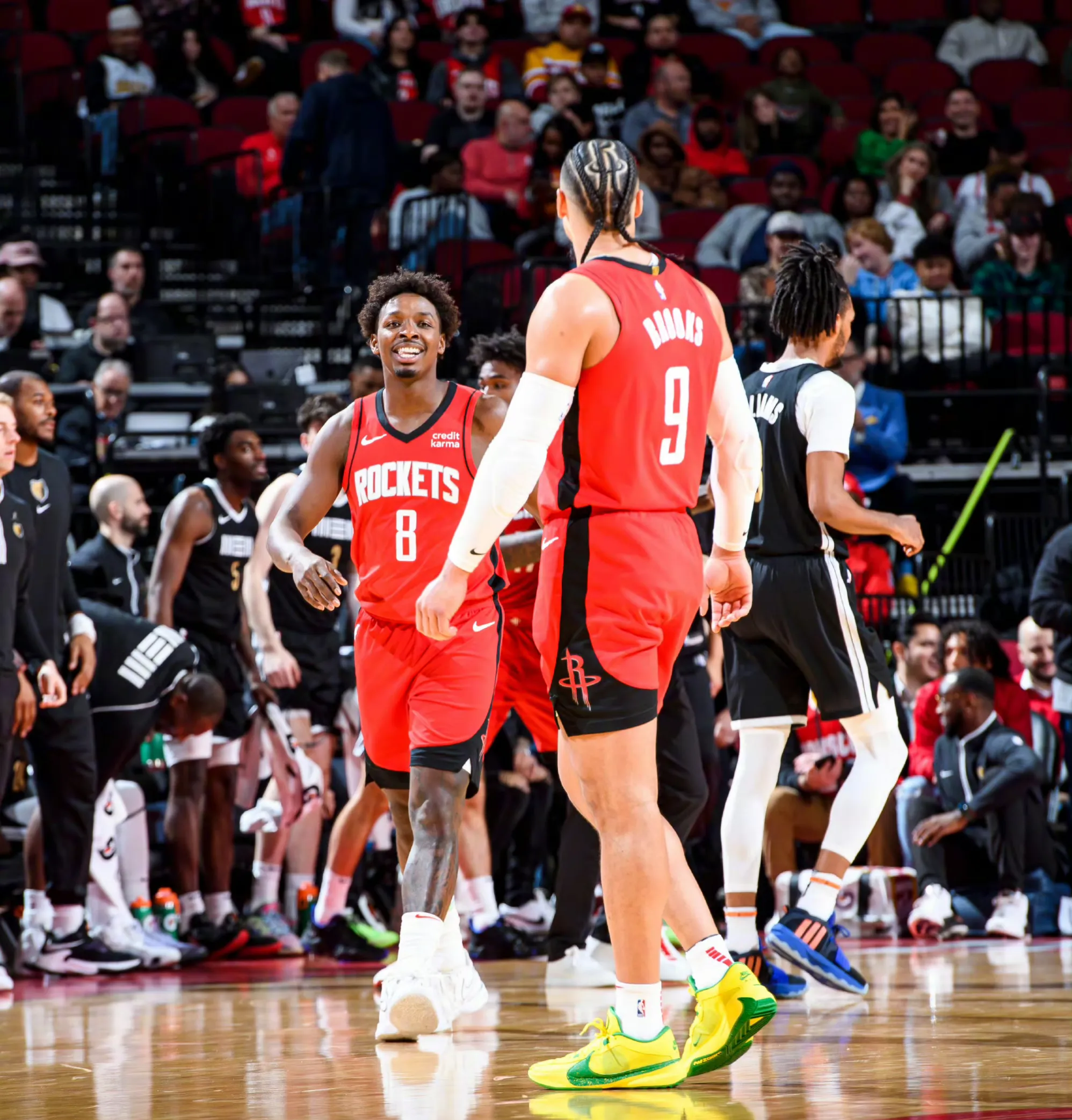 包含国际比赛日休斯敦火箭调整名单以备足总杯；队长鼓劲环节打磨；媒体盛赞；球探报告显示潜力的词条