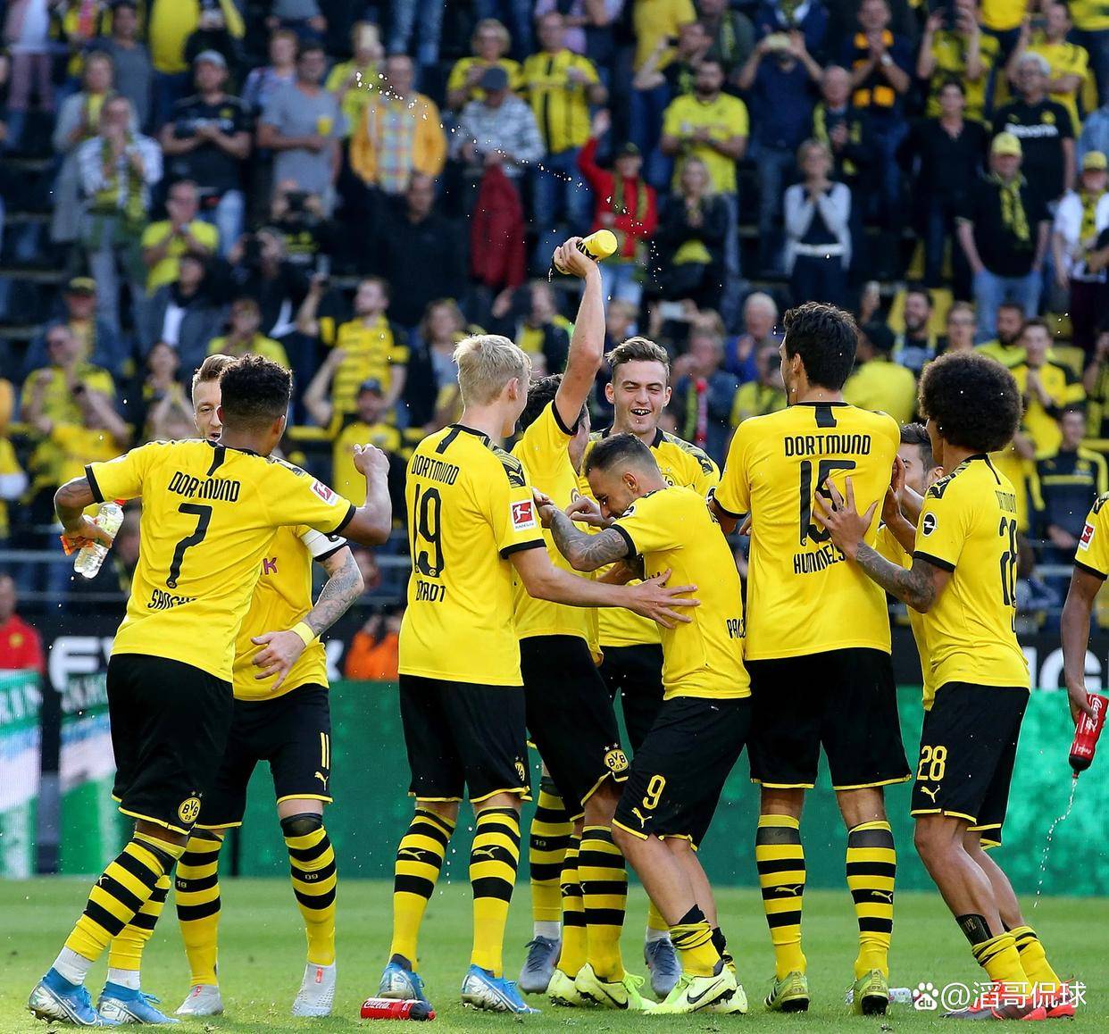 关于加时末段欧冠焦点战,拜仁慕尼黑远射贴柱,更衣室稳定,临场指挥获称赞的信息 关于加时末段欧冠焦点战,拜仁慕尼黑远射贴柱,更衣室稳定,临场指挥获称赞的信息